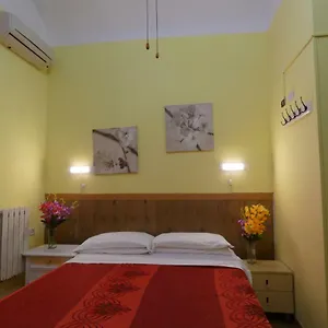 https://sunlight-guest-house.it-romehotels.com